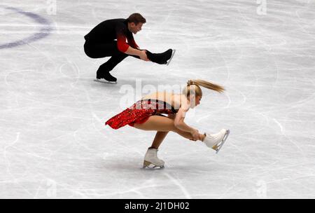 Montpellier, Frankreich. 23. März 2022. DIE US-amerikanischen Alexa Scimeca-Knierim und Brandon Frazier treten am 23. März 2022 während des Kurzprogramms der Paare bei den ISU-Eiskunstlauf-Weltmeisterschaften in Montpellier, Südfrankreich, auf.Foto von Patrick Aventurier/ABACAPRESS.COM Quelle: Abaca Press/Alamy Live News Stockfoto