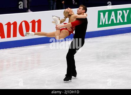 Montpellier, Frankreich. 23. März 2022. DIE US-amerikanischen Alexa Scimeca-Knierim und Brandon Frazier treten am 23. März 2022 während des Kurzprogramms der Paare bei den ISU-Eiskunstlauf-Weltmeisterschaften in Montpellier, Südfrankreich, auf.Foto von Patrick Aventurier/ABACAPRESS.COM Quelle: Abaca Press/Alamy Live News Stockfoto