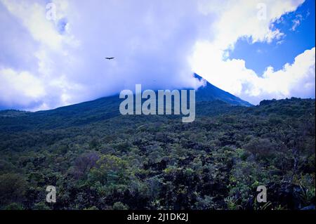 Landschaftlich schöner Blick auf den Arenal Vulkan in Costa Rica Stockfoto