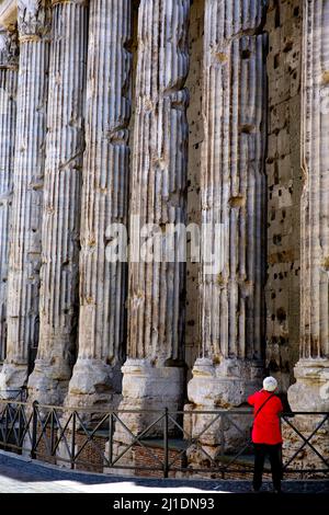 Italien. Rom. Der Hadrianstempel (Tempio di Adriano) in Rom Stockfoto