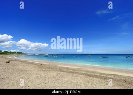 Blick auf den Jerman Beach oder Pantai Jerman in Tuban, Bali, Indonesien. Stockfoto