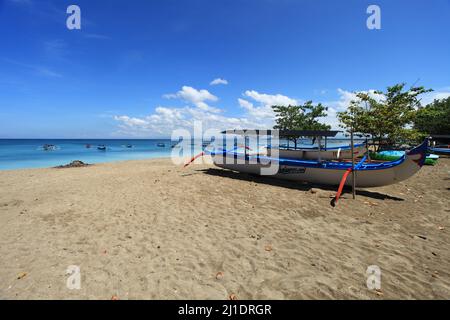 Blick auf den Jerman Beach oder Pantai Jerman in Tuban, Bali, Indonesien. Stockfoto