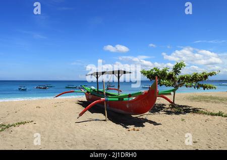 Blick auf den Jerman Beach oder Pantai Jerman in Tuban, Bali, Indonesien. Stockfoto