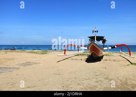 Blick auf den Jerman Beach oder Pantai Jerman in Tuban, Bali, Indonesien. Stockfoto