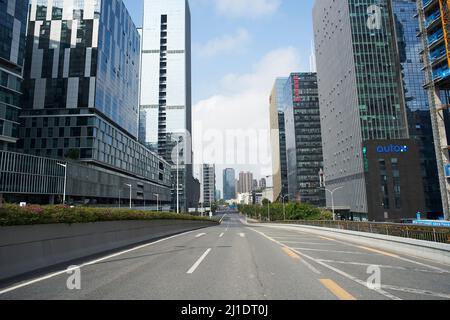 Shenzhen, Guangdong, China - 17. März 2022: Die leeren Straßen in Shenzhen, Provinz Guangdong, China, während der städtischen Sperrung aufgrund einer Zunahme der Stockfoto