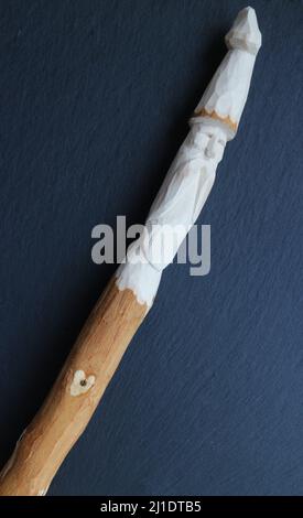 Zauberstab eines guten Zauberers, Holzschnitzerei Stockfoto