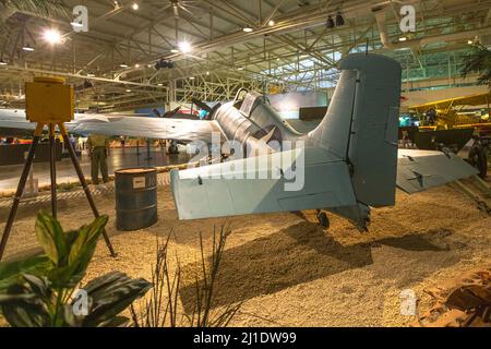 Honolulu, Oahu, Hawaii, Vereinigte Staaten - August 2016: US Air Force Aircraft Grumman F4F-3 Wildcat Fighter of 1942 in Hangar 37 of the Pearl Stockfoto