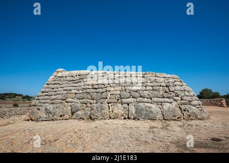 Naveta des Tudons, das bemerkenswerteste megalithische Kammergrab auf Menorca, Balearen, Spanien Stockfoto