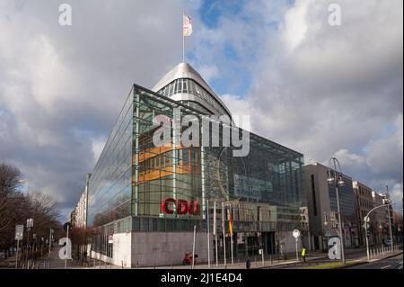 05.02.2022, Deutschland, , Berlin - das Konrad-Adenauer-Haus in der Klingelhoeferstraße ist das Bundesbüro der CDU im Berliner Bezirk Tierarte Stockfoto