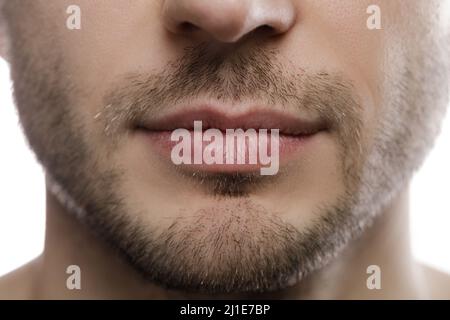 Nahaufnahme des männlichen Kinns und Mundes Stockfoto