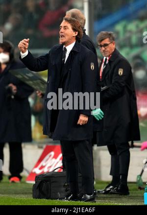 PALERMO, ITALIEN - 24. MÄRZ: Roberto Mancini, Cheftrainer Italiens, reagiert während des FIFA-WM-Qualifikationsspiels 2022 zwischen Italien und Nordmakedonien im Stadio Renzo Barbera am 24. März 2022 in Palermo, . (Foto nach MB-Medien) Stockfoto