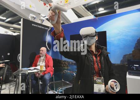 San Francisco, USA. 24. März 2022. Menschen besuchen die Game Developers Conference im Moscone Center in San Francisco, Kalifornien, USA, 24. März 2022. Quelle: Liu Yilin/Xinhua/Alamy Live News Stockfoto