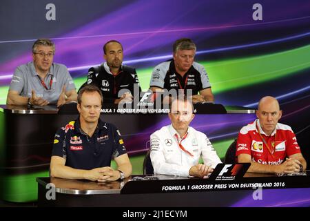 29.07.2016 - die FIA-Pressekonferenz (von hinten (L bis R)): Pat Fry (GBR) Manor Racing Engineering Consultant; Matt Morris (GBR) McLaren Engineering Director; Otmar Szafnauer (USA) Sahara Force India F1 Chief Operated Officer; Paul Monaghan (GBR) Red Bull Racing Chief Engineer; Pat Fry (GBR) Manor Racing Engineering Consultant; Jock Clear (GBR) Ferrari Engineering Director. Stockfoto