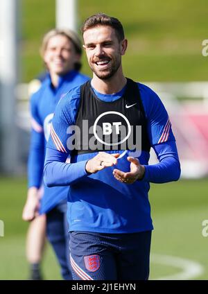 Jordan Henderson aus England während einer Trainingseinheit im St. George's Park, Burton-upon-Trent. Bilddatum: Freitag, 25. März 2022. Stockfoto