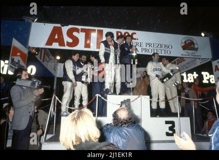 Feiern Sie das Podium links Attilio Bettega (ITA) Arnaldo Bernacchini (ITA) Michele Alboreto (ITA) 2.. Position Marku Alen (FIN) Ilkka Kivimaki (FIN) Riccardo Patrese (ITA) 1.. Position Pier Luigi Pantaleoni (ITA) Luciano Tedeschini 3. Stockfoto