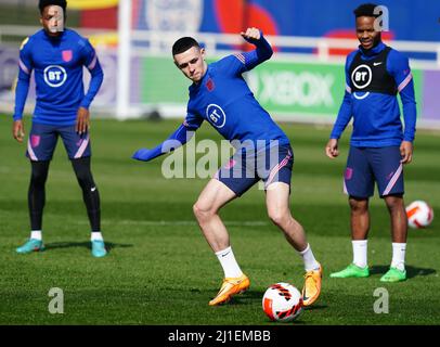 Phil Foden aus England während einer Trainingseinheit im St. George's Park, Burton-upon-Trent. Bilddatum: Freitag, 25. März 2022. Stockfoto