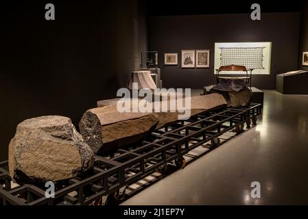 Gaudí Originalsäule der Kirche Colònia Güell bei der Ausstellung Gaudí im MNAC Museum 2021 (Barcelona, Katalonien, Spanien) Stockfoto