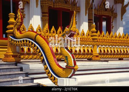 Thailand. Khon Kaen. Tempel Von Nong Waeng. Naga-Statue am Eingang. Stockfoto