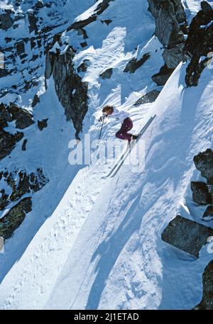 Neuseeland. Junger Mann beim Skifahren. Stockfoto