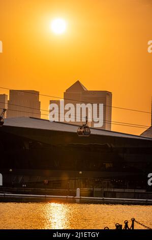 Blick auf Canary Wharf bei Sonnenuntergang, London, Großbritannien Stockfoto