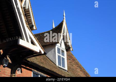 Dachfenster der Oast Cottages, The Street, Patrixbourne, Canterbury, Kent, England, Vereinigtes Königreich Stockfoto