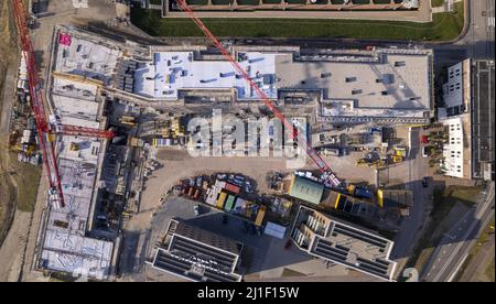 Top-Down-Ansicht auf Luxus-Wohnung kompliert Baustelle Kade Zuid Teil des neuen Noorderhaven Nachbarschaft am Fluss IJssel. Stockfoto