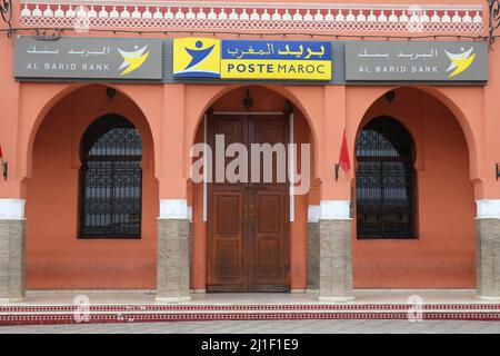 MARRAKESCH, MAROKKO - 20. FEBRUAR 2022: Postamt der marokkanischen Post (Poste Maroc) in Marrakesch, Marokko. Poste Maroc ist der nationale Postdienst Stockfoto