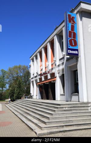 KEDZIERZYN-KOZLE, POLEN - 11. MAI 2021: Lokales Haus der Kulturchemie in Kedzierzyn-Kozle, Polen. Kedzierzyn-Kozle ist die zweitgrößte Stadt von Opole Stockfoto