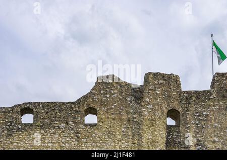 Gespenstische mittelalterliche Burgruinen, Schloss Derneck auf der Schwäbischen Alb bei Hayingen, Baden-Württemberg, Deutschland. Stockfoto