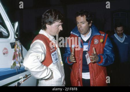 Ilkka Kivimaki (FIN) spricht mit Cesare Fiorio (ITA) Fiat Auto Stockfoto