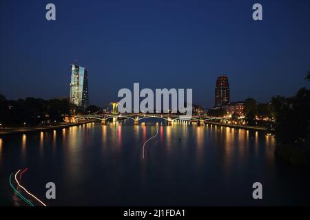 Europäische Zentralbank, Ignatz-Bubis-Brücke und Main Plaza, Frankfurt, Hessen, Deutschland Stockfoto