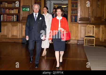 Schweden. 25. März 2022. Kronprinzessin Victoria, Königin Silvia und König Carl Gustaf XVI - schwedische Königsfamilie treffen sich mit Generalsekretär und Experten anlässlich des Krieges in der Ukraine - "KINDERSCHUTZ KANN NICHT WARTEN". Schweden am 25. März 2022. Foto von Charlotte Brunzell/Stella Pictures/ABACAPRESS.COM Quelle: Abaca Press/Alamy Live News Stockfoto