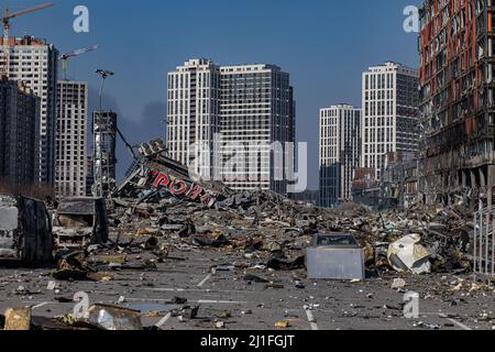 Der Stadtteil Retroville, in Kiew, Ukraine, nach einer Nacht unter den Bombardierungen, die 8 Tote hinterließen, am 24. März 2022. Foto von Thomas Morel-Fort/ABACAPRESS.COM Stockfoto