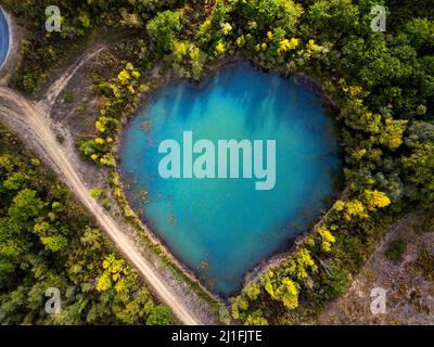 Italienische Landschaft. Kleiner See in Herzform, in der Chianti-Region, Siena, Toskana, Italien. Europa Stockfoto