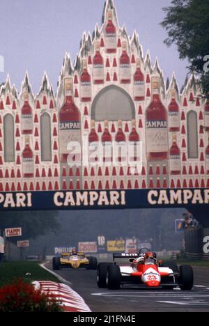 Bruno Giacomelli (ITA) Alfa Romeo 182 bei der Variante Roggia Stockfoto