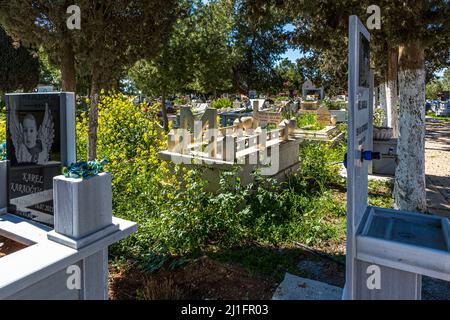 Muslimischer Friedhof in Yeni Boğaziçi, Türkische Republik Nordzypern (TRNC) Stockfoto