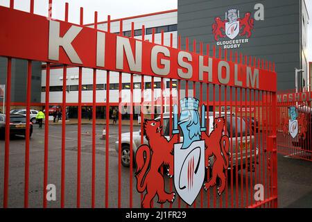 Aktenfoto vom 03-04-2015 von einer allgemeinen Ansicht der Tore des Kingsholm-Stadions. Das Spiel der Gallagher Premiership am Freitag zwischen Gloucester und Worcester wurde fünf Stunden vor dem Start abgesagt, wobei letzterer nicht in der Lage war, sechs Vorwärtsoptionen in der ersten Reihe zu benennen. Ausgabedatum: Freitag, 25. März 2022. Stockfoto