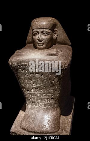 Block Statue von Yamunedjeh, Architekt während der Herrschaft von Thutmose III, Luxor Museum Stockfoto