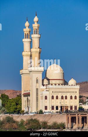 Jami Moschee (al Masjid al jamia) am Ostufer des Nils in Assuan, Ägypten Stockfoto