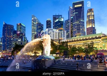 Singapur. Marina Bay. Business Financial District. Der Merlion Stockfoto