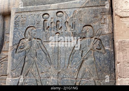 Schnitzwerk des ägyptischen Gottes der Ernte, Hapi, Hof von Rameses II, Luxor Tempel Stockfoto