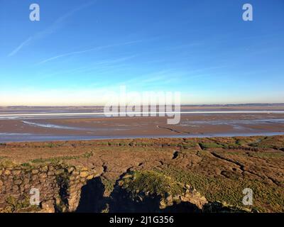 Flussmündung von Flint Castle. Flint, Großbritannien. Stockfoto