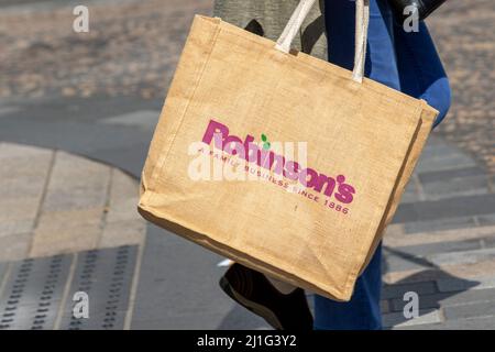 Robinson's wiederverwendbare Einkaufstaschen aus 100 % recyceltem Kunststoff für das Leben, Preston, Lancashire, Großbritannien Stockfoto