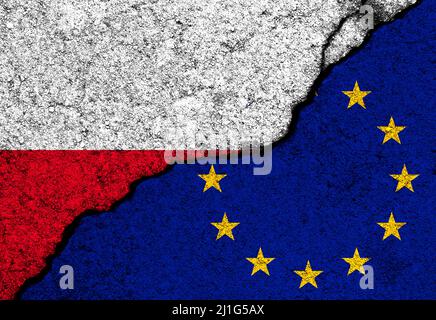 Flaggen der Polen und der Europäischen Union auf Betonwänden Stockfoto