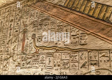 Dekorationen von Text aus dem Amduat, die Begräbnisgeschichte von Ra, dem sonnengott, im Grab von Ramesses III, KV11, dem Tal der Könige Stockfoto