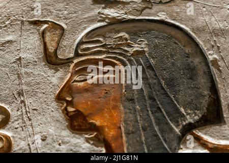 Der Kopf von Ramesses III bietet Weihrauch an den gott Ptah-Sokar-Ossiris im Grab von Ramesses III, KV11, das Tal der Könige Stockfoto