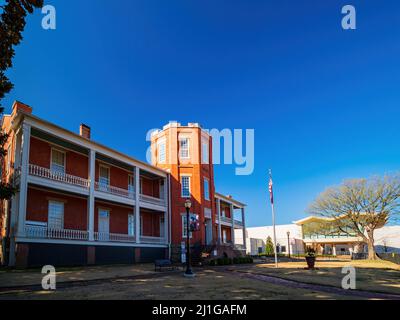 Sonniger Blick auf das MacArthur Museum of Arkansas Military History in Little Rock Stockfoto