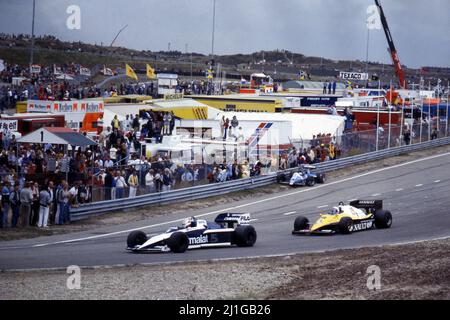 Nelson Piquet (BRA) Brabham BT52 BMW führt Alain Prost (FRA) Renault RE40 an Stockfoto