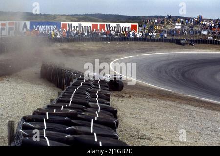 Nelson Piquet (BRA) Brabham BT52 BMW im Schotter an der Ecke Tarzan Stockfoto