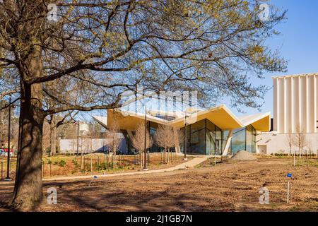 Arkansas, MAR 19 2022 - Sonnenansicht des MacArthur Museum of Arkansas Military History Stockfoto